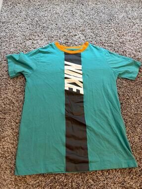 Nike Boys Green Orange Casual Tee XL - Logo Stripe